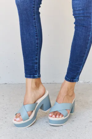 *APP EXCLUSIVE* Platform Sandals in Misty Blue