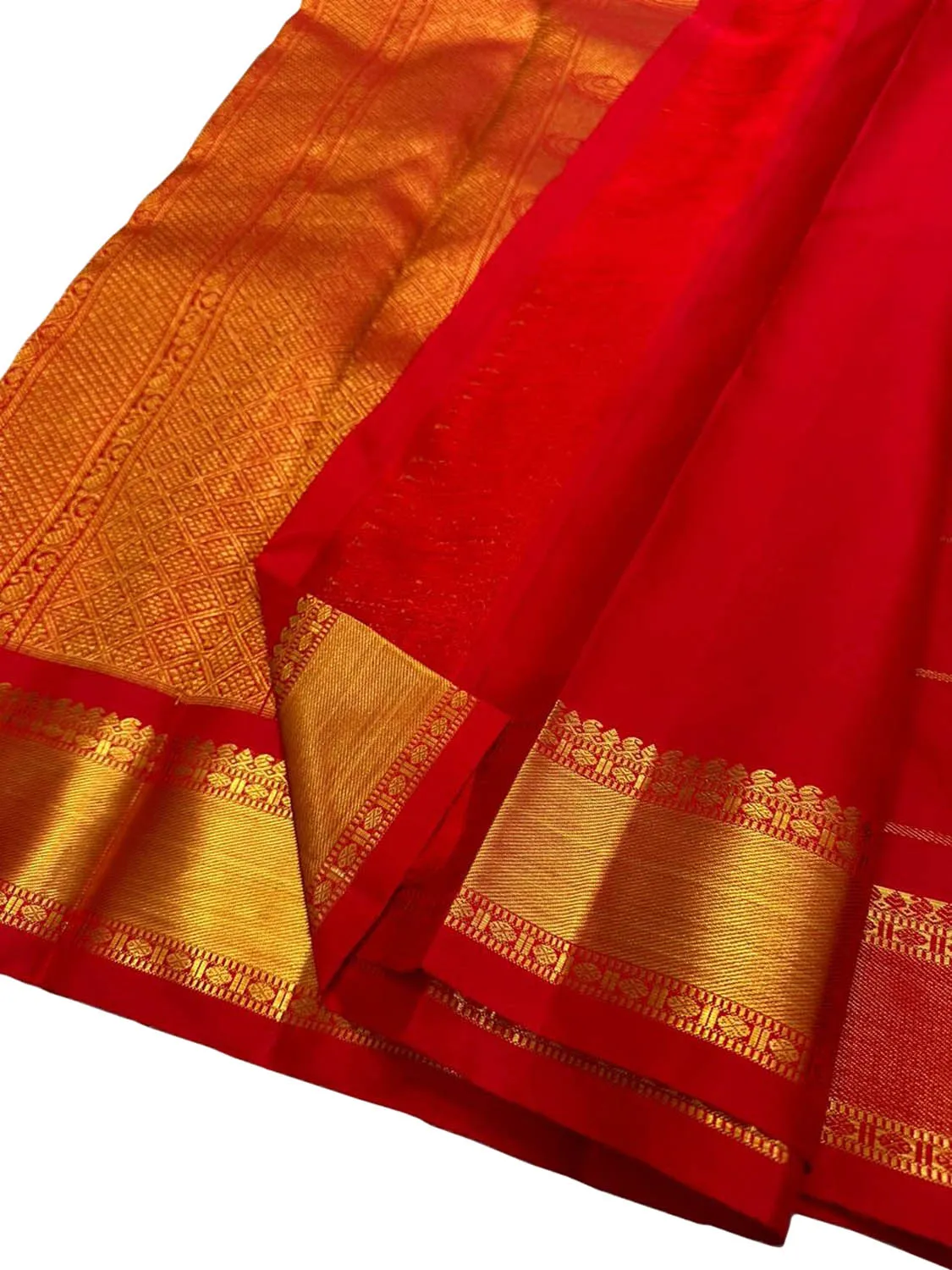 Exquisite Red Kanjeevaram Handloom Pure Silk Saree: Timeless Elegance