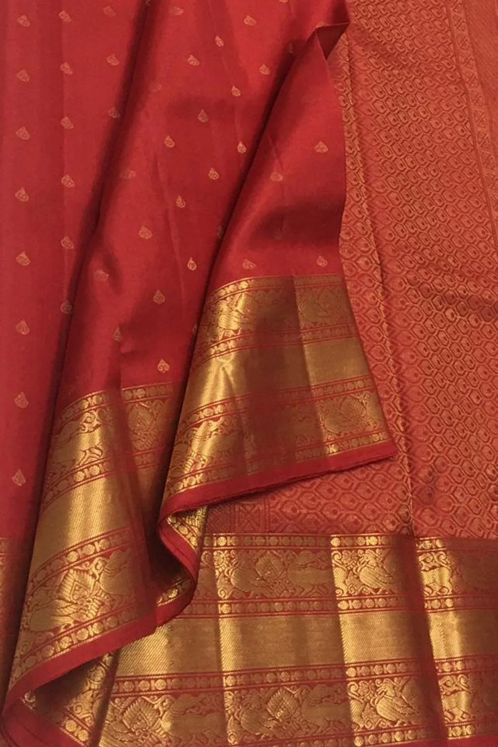 Exquisite Red Kanjeevaram Silk Saree - Handloom Beauty